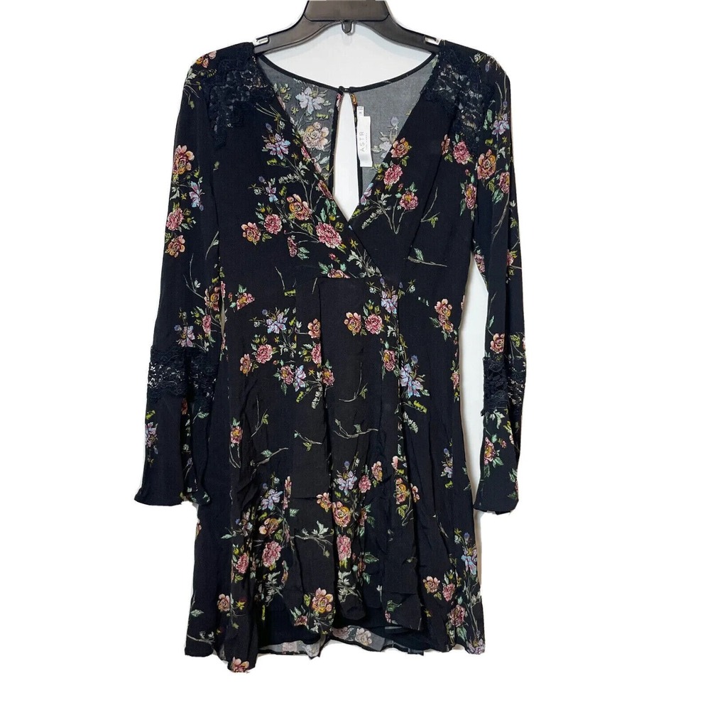 ASTR The Label‎ Fit & Flare Sheath Dress M Black Floral Bell Sleeve Lace V-Neck